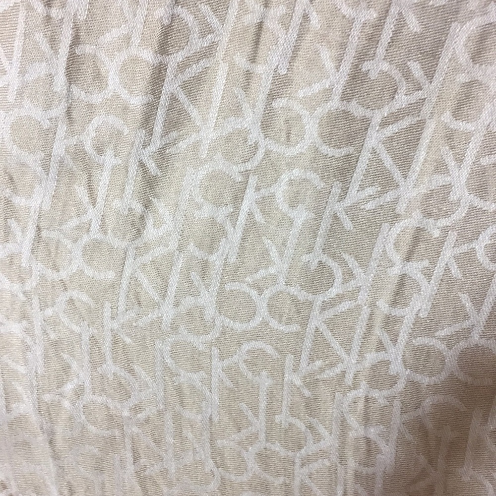 Calvin Klein- CK Logo Wrap & Scarf in One